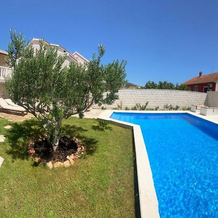 Villa Mediterra Garden & Pool Бол Екстериор снимка