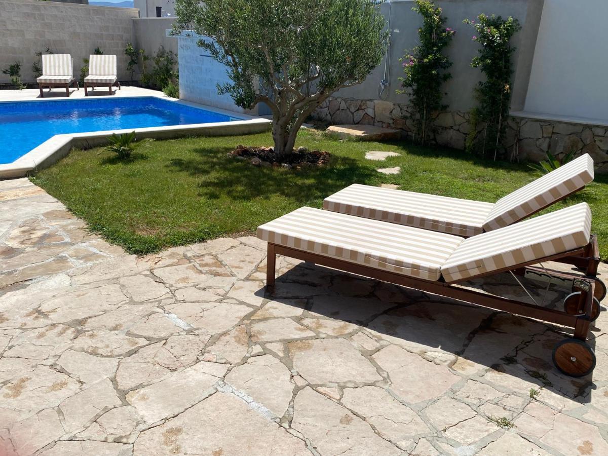 Villa Mediterra Garden & Pool Бол Екстериор снимка