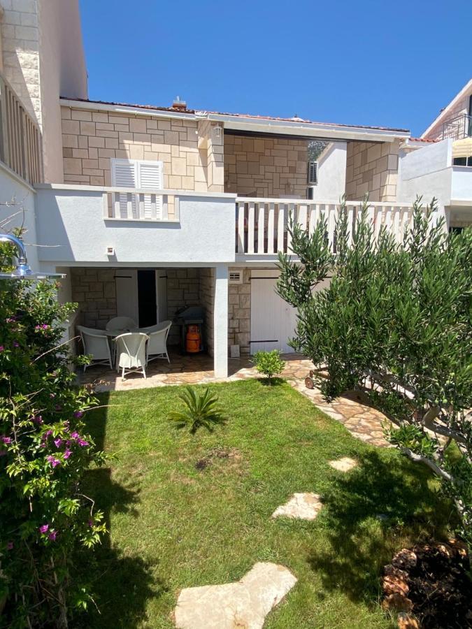 Villa Mediterra Garden & Pool Бол Екстериор снимка