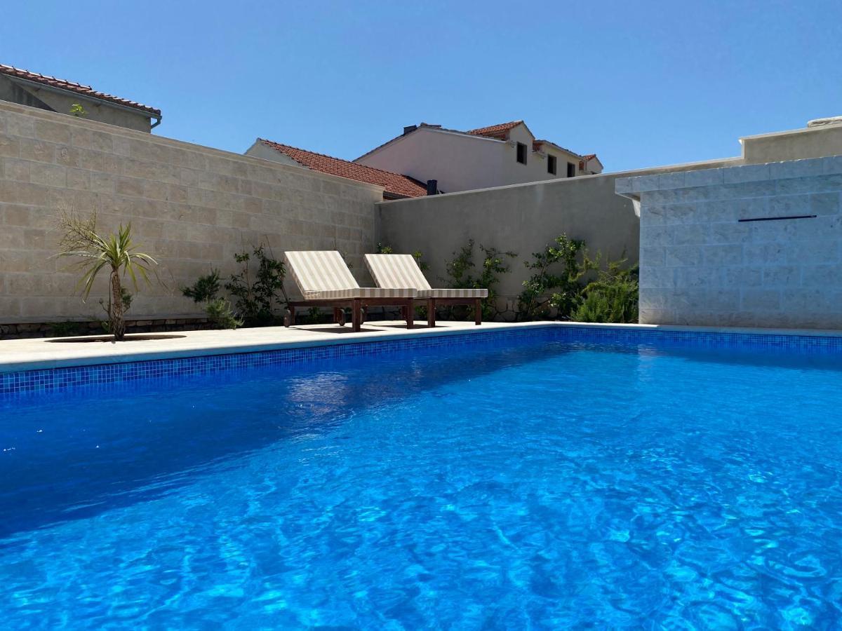 Villa Mediterra Garden & Pool Бол Екстериор снимка