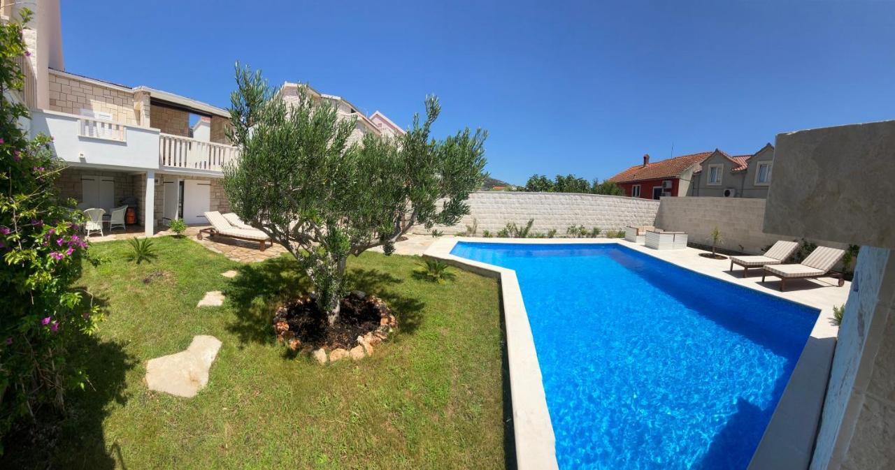 Villa Mediterra Garden & Pool Бол Екстериор снимка