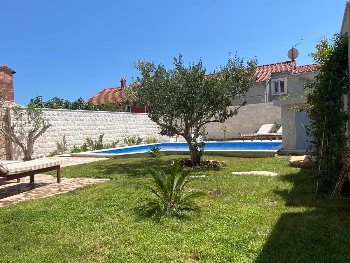 Villa Mediterra Garden & Pool Бол Екстериор снимка