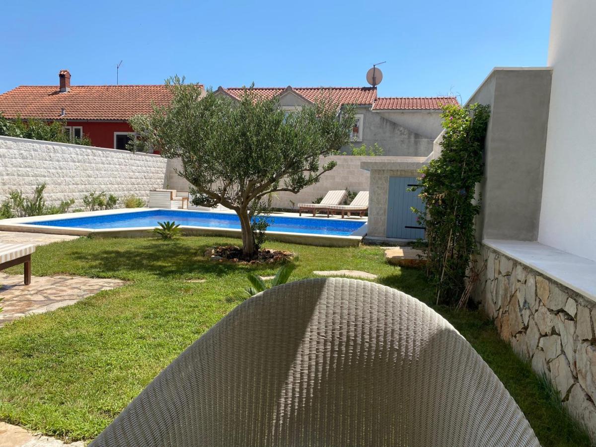 Villa Mediterra Garden & Pool Бол Екстериор снимка