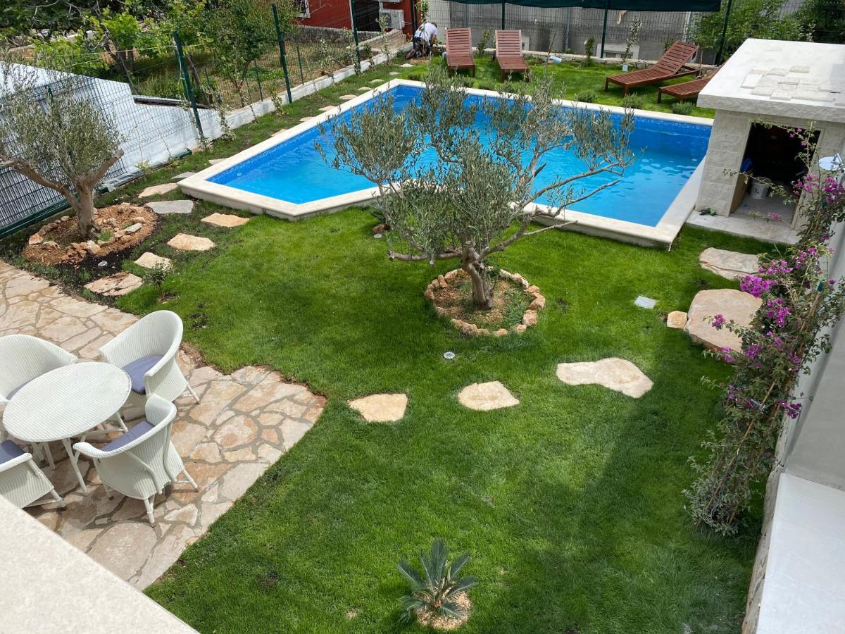Villa Mediterra Garden & Pool Бол Екстериор снимка