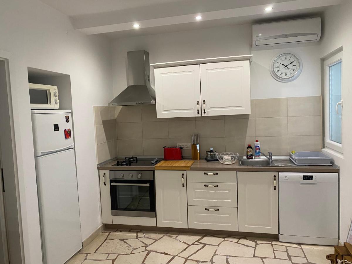 Villa Mediterra Garden & Pool Бол Екстериор снимка